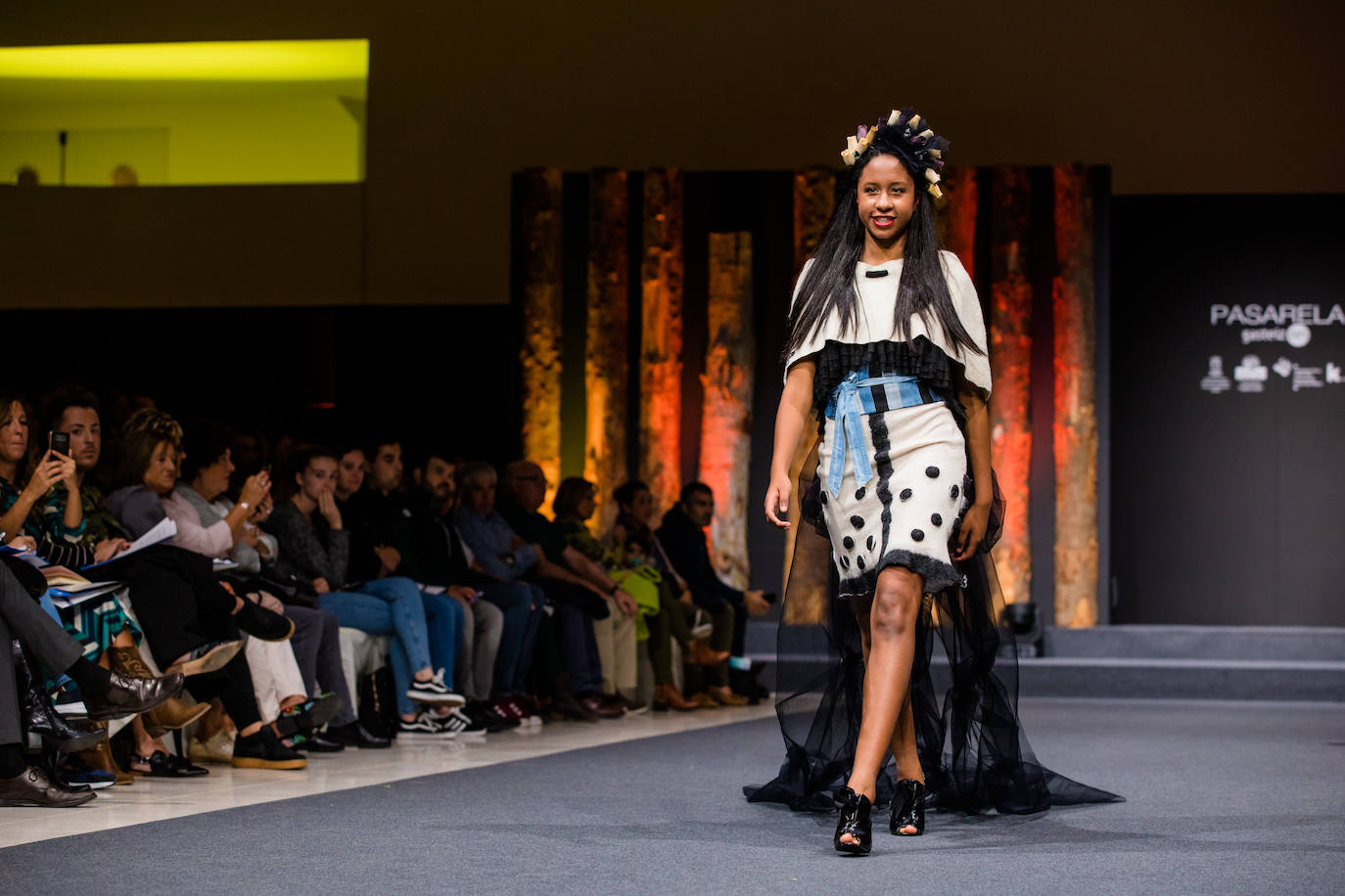 Propuestas sostenibles, diseños extravagantes y moda infantil han protagonizado la segunda jornada de la cita 'fashion' en el Palacio Europa de Vitoria