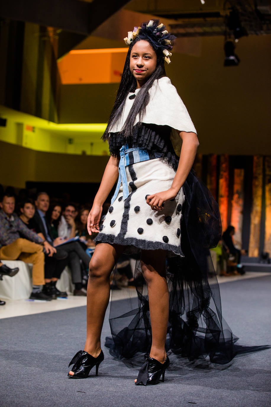 Propuestas sostenibles, diseños extravagantes y moda infantil han protagonizado la segunda jornada de la cita 'fashion' en el Palacio Europa de Vitoria