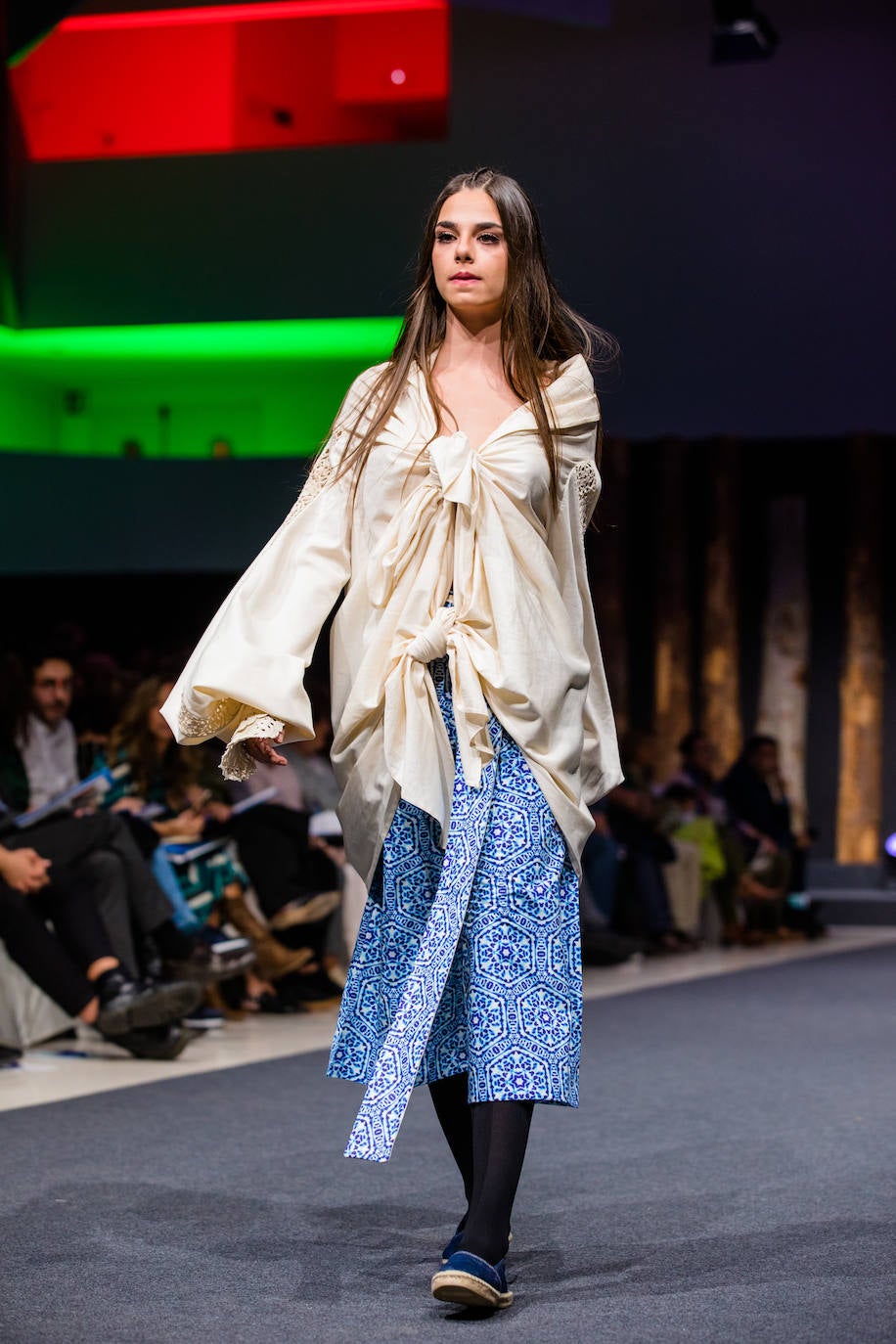 Propuestas sostenibles, diseños extravagantes y moda infantil han protagonizado la segunda jornada de la cita 'fashion' en el Palacio Europa de Vitoria