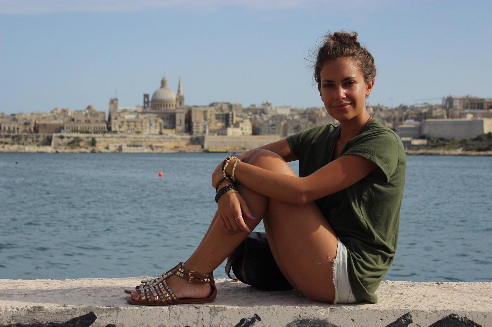 Ángela Saiz Alonso, periodista y modelo bilbaína, vivió este verano un retiro de silencio y un recorrido por Grecia que le han ayudado a encontrarse a sí misma