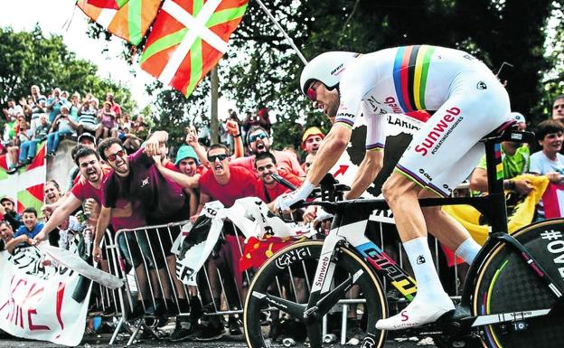 Tom Dumoulin, en la espectacular crono de Espelette en 2018.