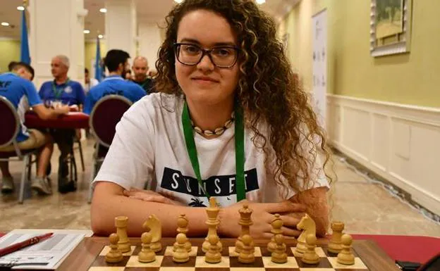 A sus 16 años, la grancanaria Carla Súarez sueña con jugar en el Sestao Bizkaialde. 