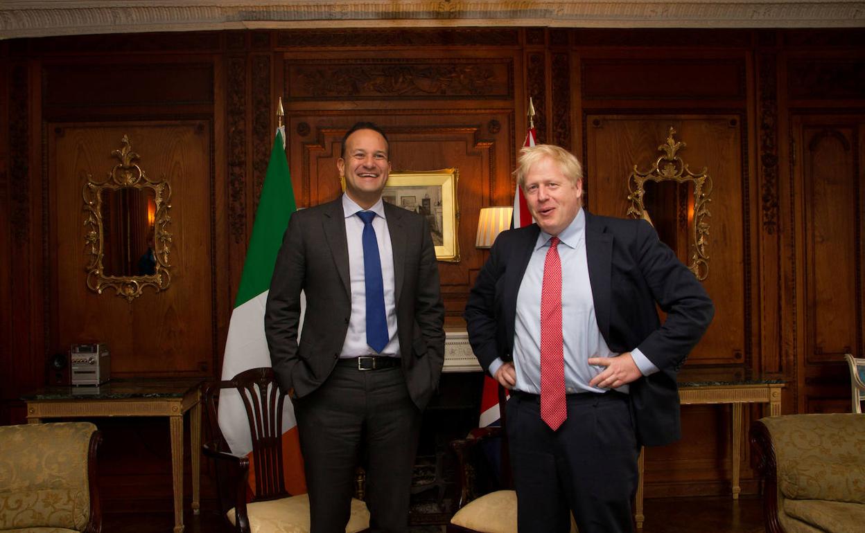 Leo Varadkar y Boris Johnson, antes de la reunión. 