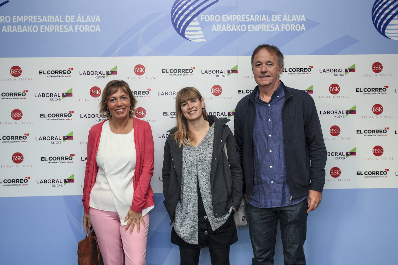 Miren Larrion, June Mujika y Kike Fernández de Pinedo.