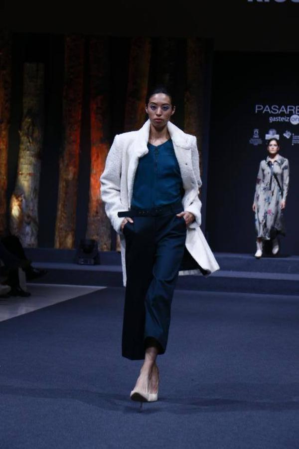 Algunas de las propuestas de La Couture, Atelier Vitoria y Ríos Moda que desfilaron por la Pasarela Gasteiz On. Ríos mostró también moda urbana.
