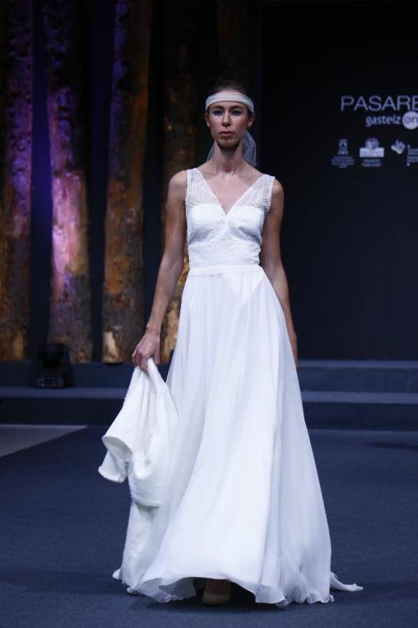Algunas de las propuestas de La Couture, Atelier Vitoria y Ríos Moda que desfilaron por la Pasarela Gasteiz On. Ríos mostró también moda urbana.