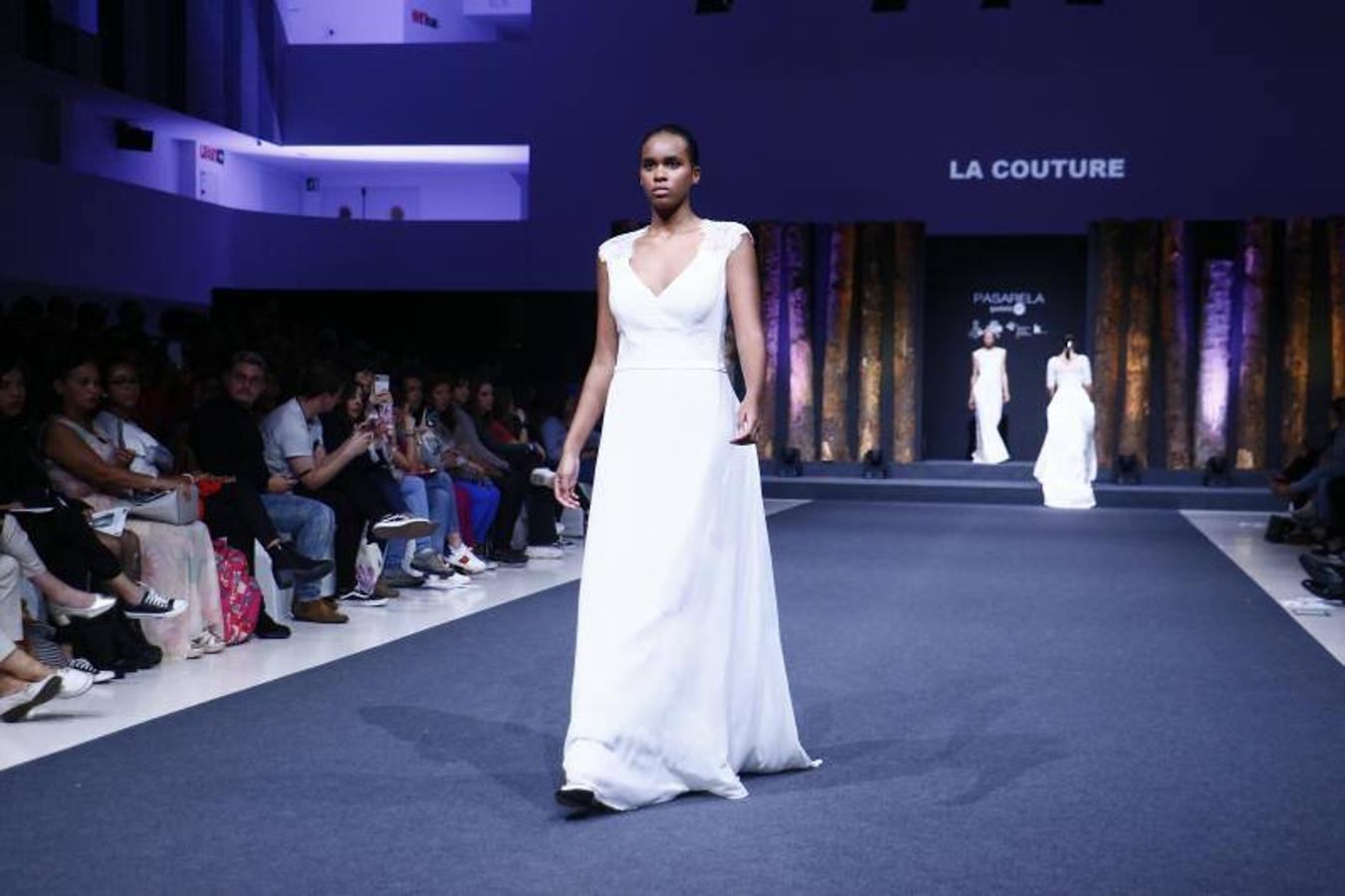 Algunas de las propuestas de La Couture, Atelier Vitoria y Ríos Moda que desfilaron por la Pasarela Gasteiz On. Ríos mostró también moda urbana.