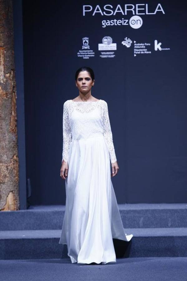 Algunas de las propuestas de La Couture, Atelier Vitoria y Ríos Moda que desfilaron por la Pasarela Gasteiz On. Ríos mostró también moda urbana.