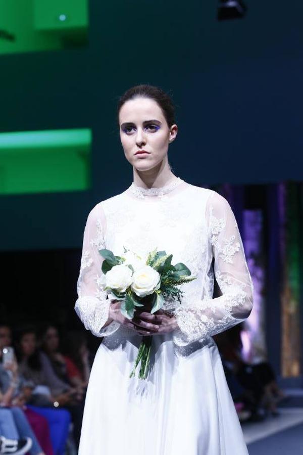 Algunas de las propuestas de La Couture, Atelier Vitoria y Ríos Moda que desfilaron por la Pasarela Gasteiz On. Ríos mostró también moda urbana.