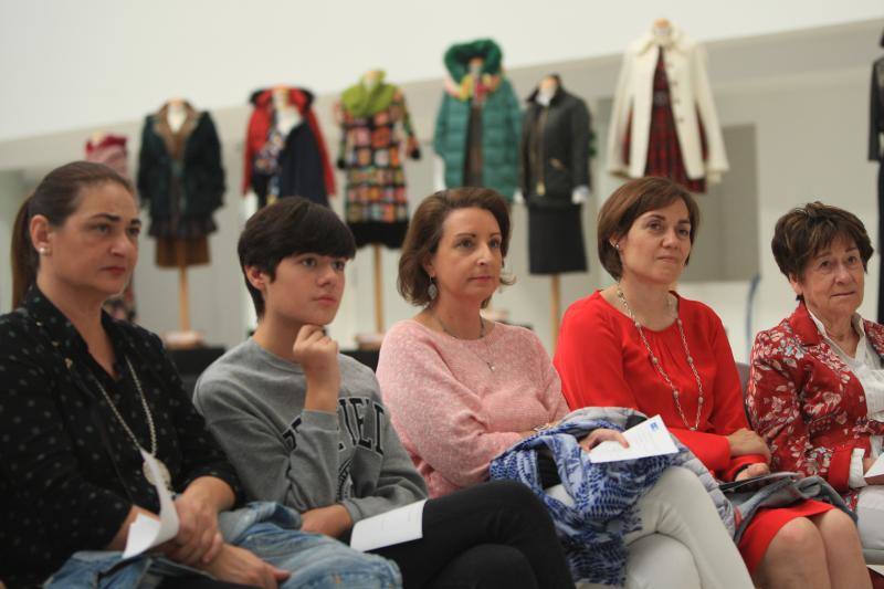 Algunos de los momentos del taller impartido por la asesora de imagen Inma Espizua durante la Pasarela Gasteiz On y la visita al 'backstage' de la mano del diseñador Domingo Orive.