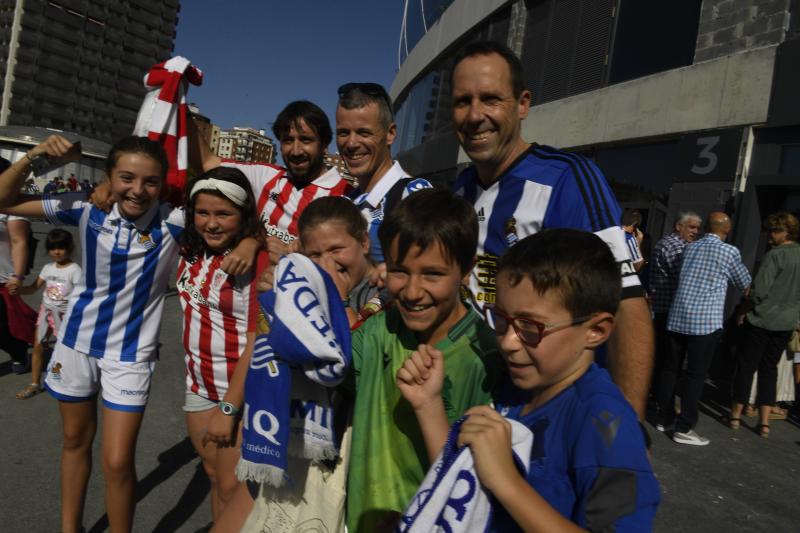 Aficionados, en los instantes previos al partido.