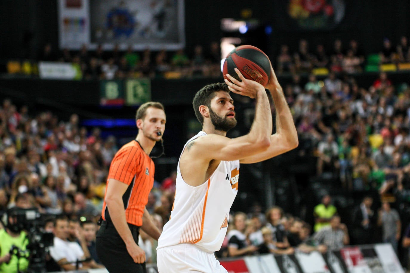 Las fotografías dle partido correspondiente a la cuarta jornada de la Liga Endesa ACB entre los vizcaínos y alaveses
