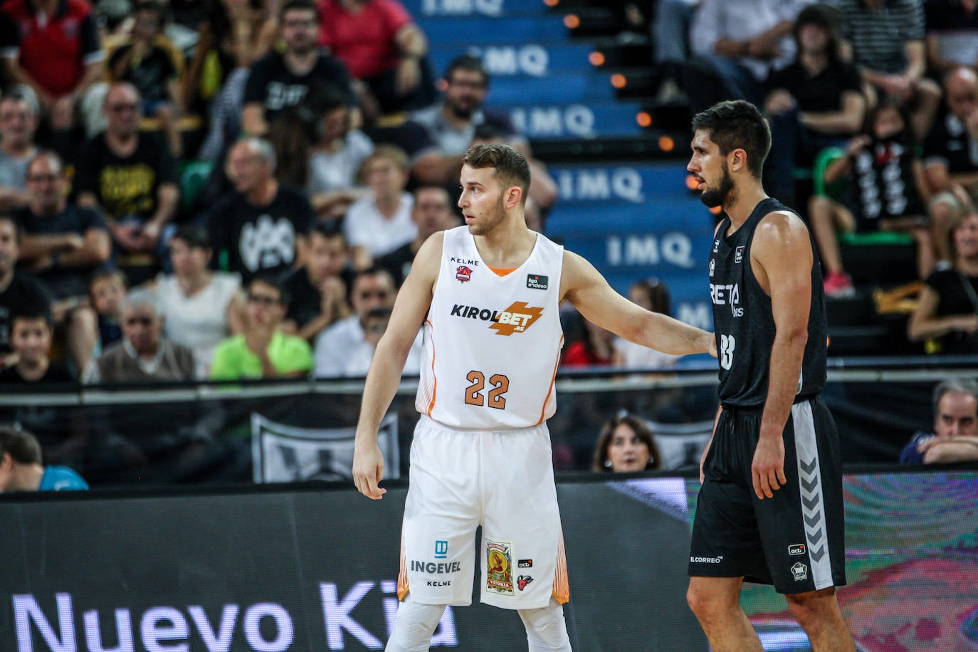 Las fotografías dle partido correspondiente a la cuarta jornada de la Liga Endesa ACB entre los vizcaínos y alaveses