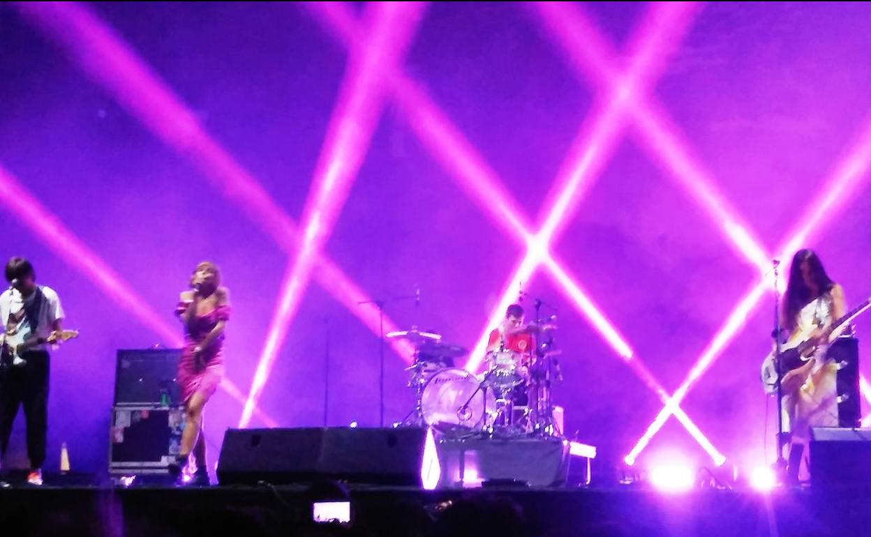 Los rombos de fondo en la canción 'AKLR'. 