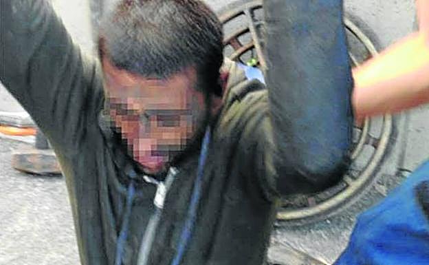 Un albanés es interceptado en las alcantarillas del Puerto.