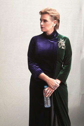 La soprano, que se convirtió por sorpresa en una de las protagonistas del 12-O, apostó por un elegante e inconfundible diseño de Kalam para interpretar un himno militar durante el homenaje a los Caídos