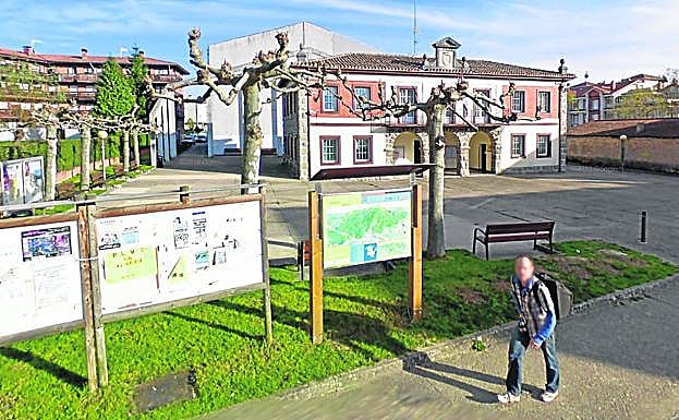 Casa Consistorial de Urkabustaiz, en la localidad de Izarra. 