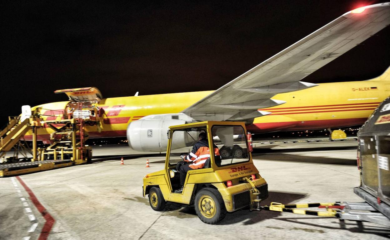 Instalaciones cargueras del aeropuerto de Foronda, 