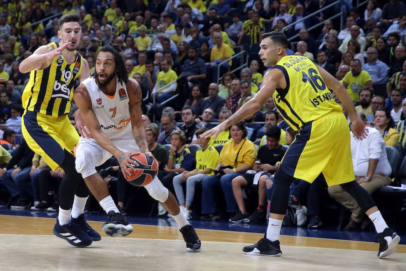 Fotos: Las fotos del Fenerbahce - Baskonia