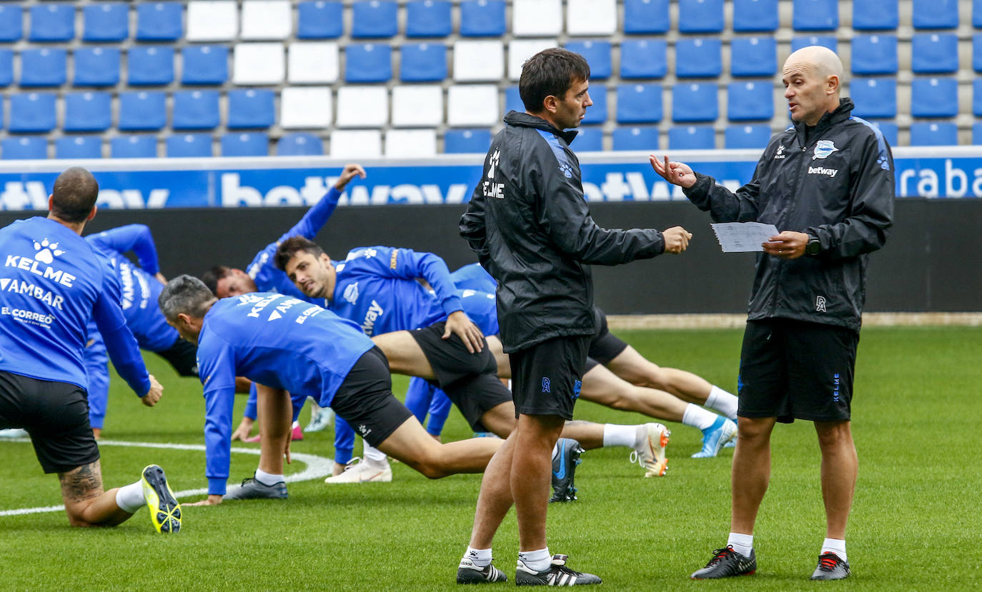 Fotos: El Alavés entrena en Mendizorroza