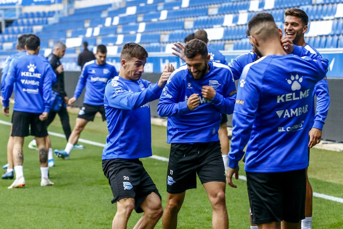 Fotos: El Alavés entrena en Mendizorroza