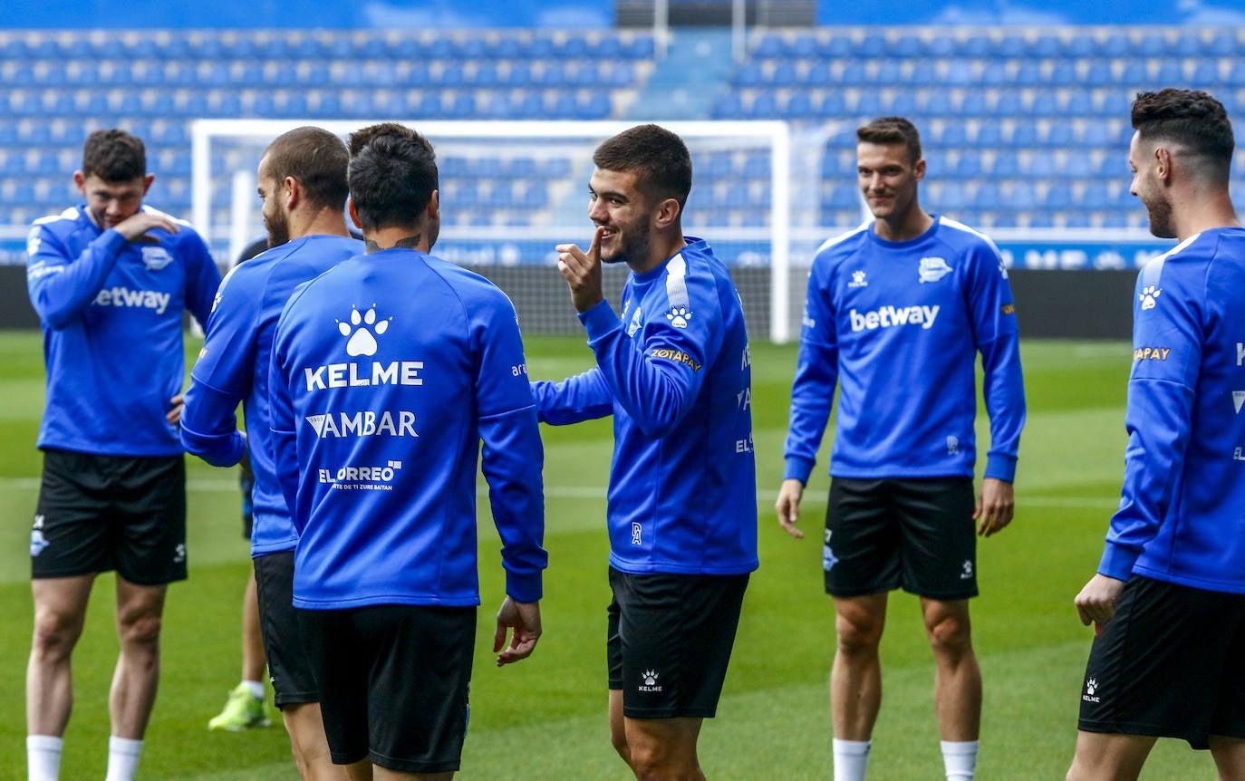 Fotos: El Alavés entrena en Mendizorroza