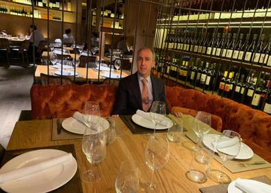 Imagen secundaria 1 - 1. Restaurante Kuma. | 2. José Antonio Ramos, jefe de sala de Bilbao Berria. | 3. Un cliente en El figón.