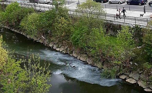 Los vertidos al río en Llodio y Amurrio están autorizados, pero en ocasiones se sobrebpasan los límites. 