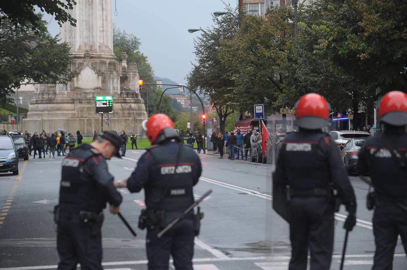 Fotos: Incidentes en Bilbao por una protesta contra el mitin de Vox