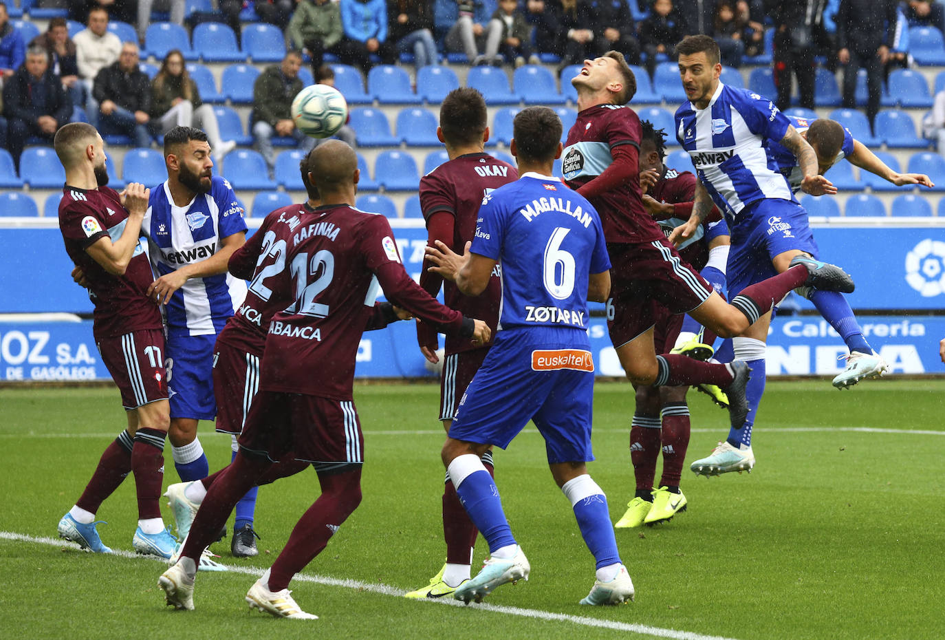 Fotos: Las imágenes del Alavés - Celta