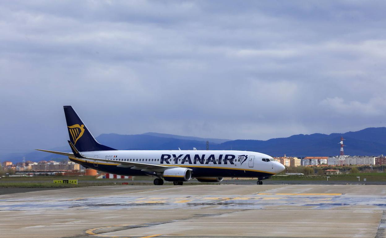 Imagen de archivo de un avión de Ryanair estacionado en Foronda. 