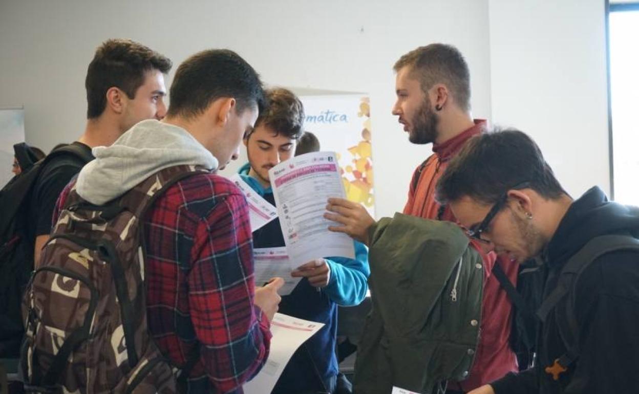 Participantes en la feria del empleo. 