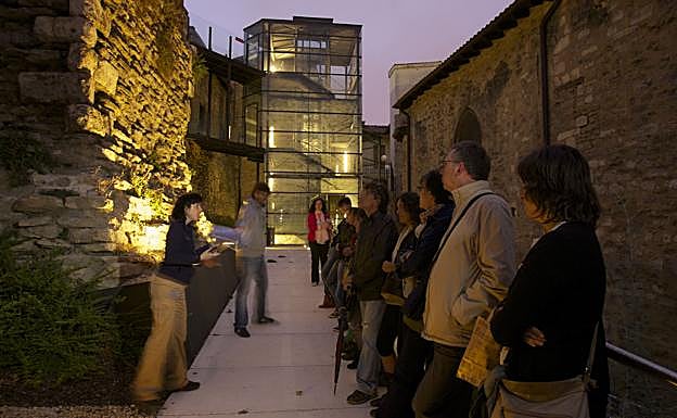 Visita nocturna a las murallas.