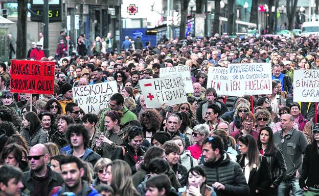 Las familias, que han protagonizado varias manifestaciones, ven la huelga «casi inevitable». 