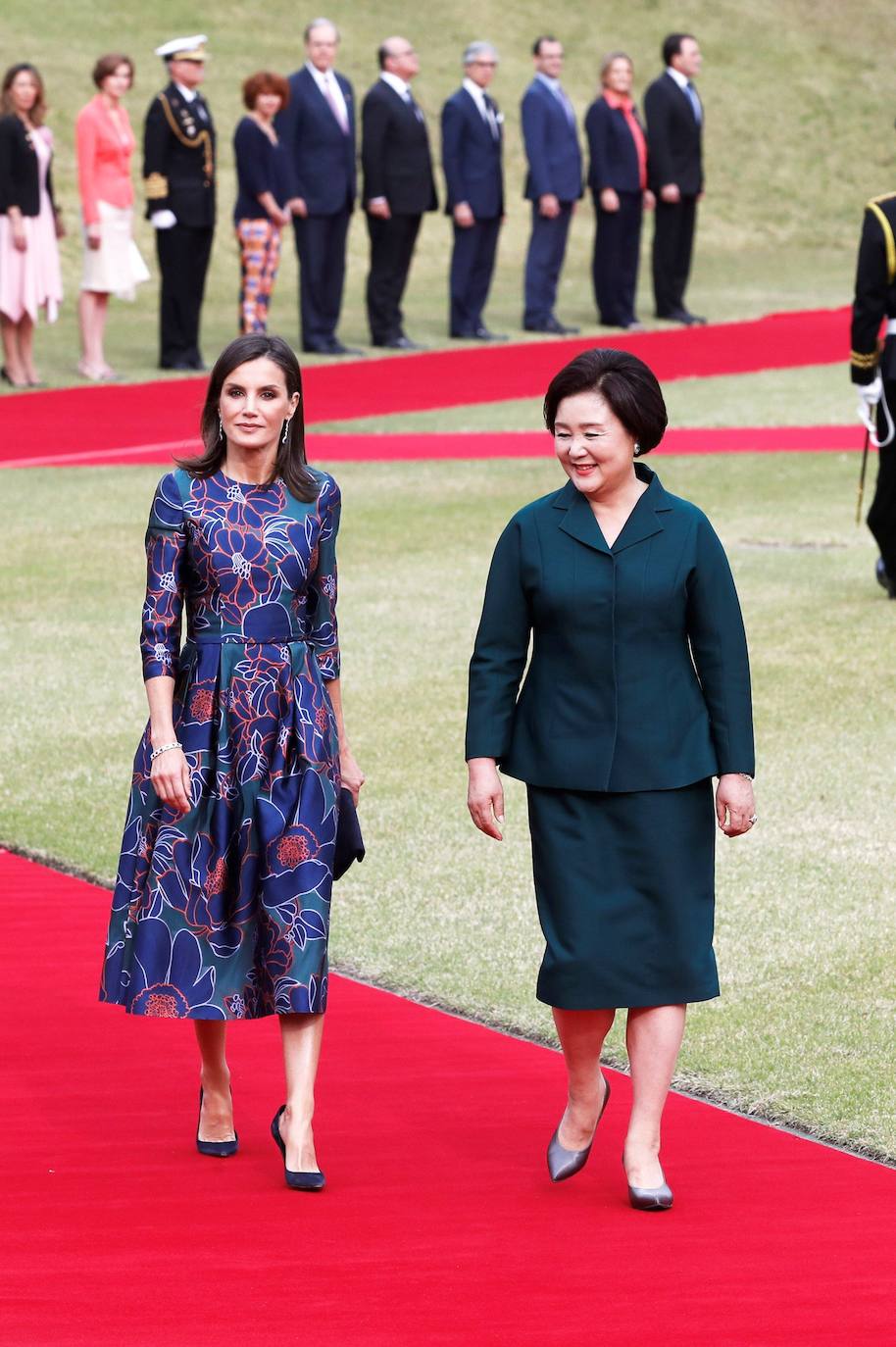 Fotos: Muchas flores y &#039;glamour&#039;: los looks de Letizia en su periplo por Asia