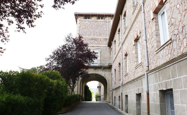 El centro de acogia está en el colegio de los mensianos de Iruña de Oca. 