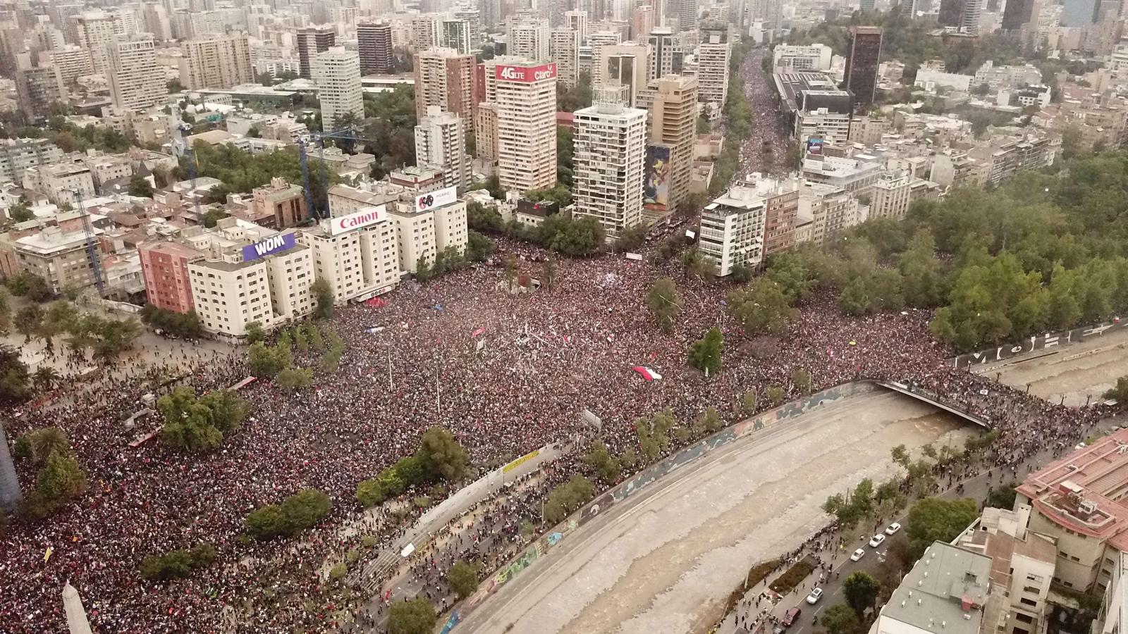 Vista de pájaro de la manifestación en Chile