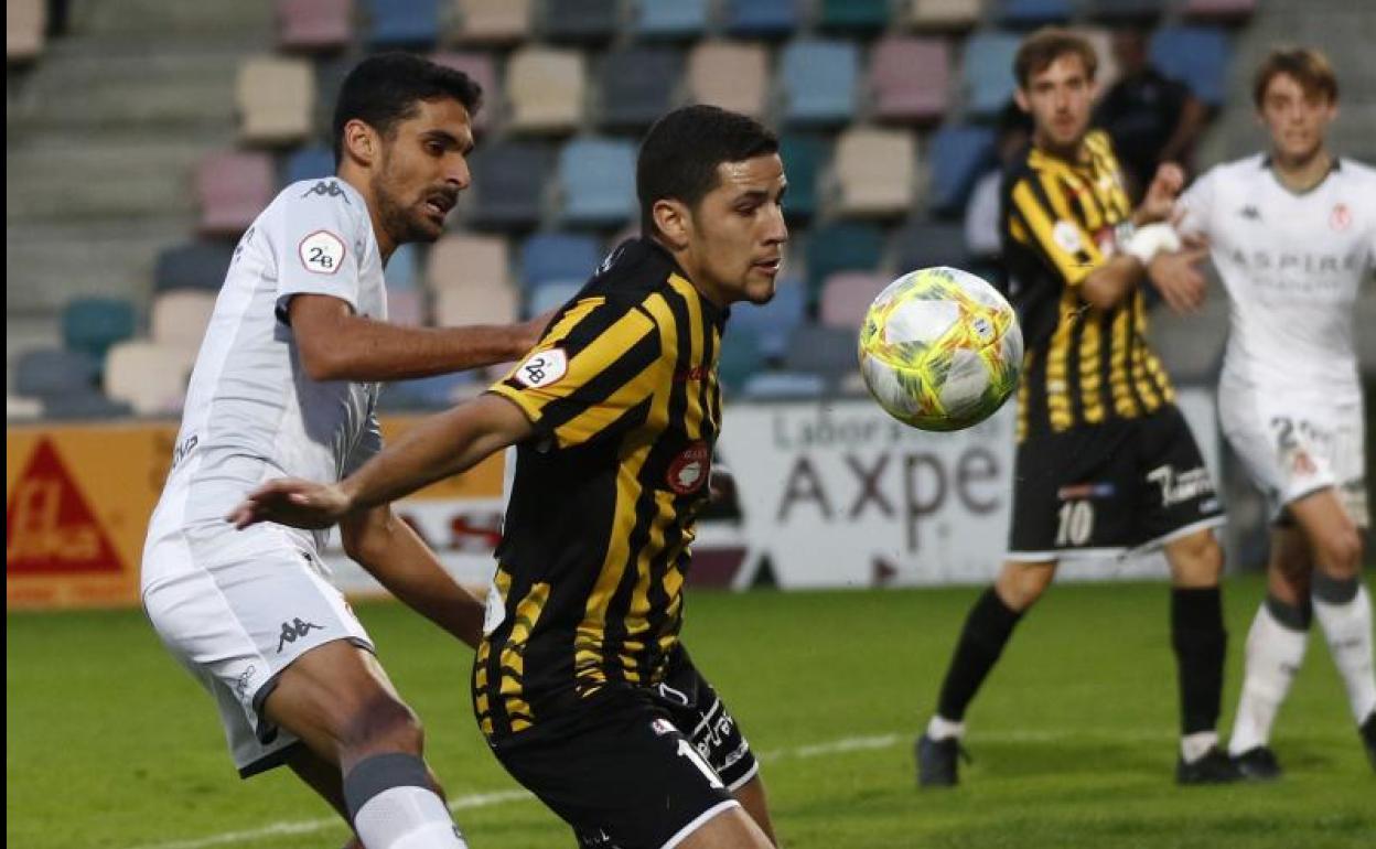 El encuentro entre el Barakaldo y la Cultural fue muy disputado.