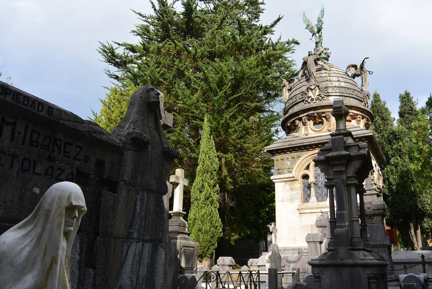 El cementerio de Vista Alegre, en Derio, fue inaugurado en 1902.