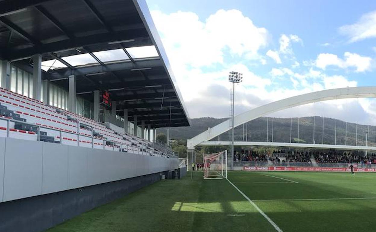 El trozo de cubierta desprendido deja un importante hueco.