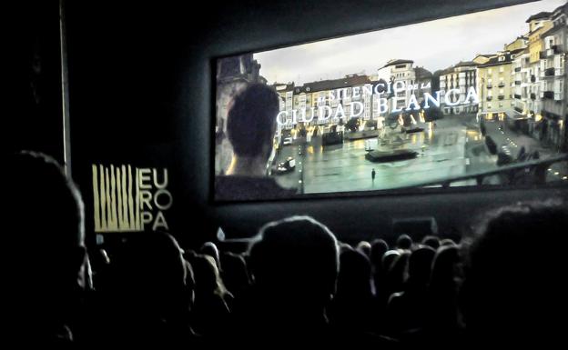 La película 'El silencio de la ciudad blanca', en una sala de cine. 