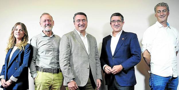 Bea Fanjul (PP), Roberto Uriarte (Elkarrekin Podemos), Aitor Esteban (PNV), Patxi López (PSE) y Oskar Matute (EH Bildu). 