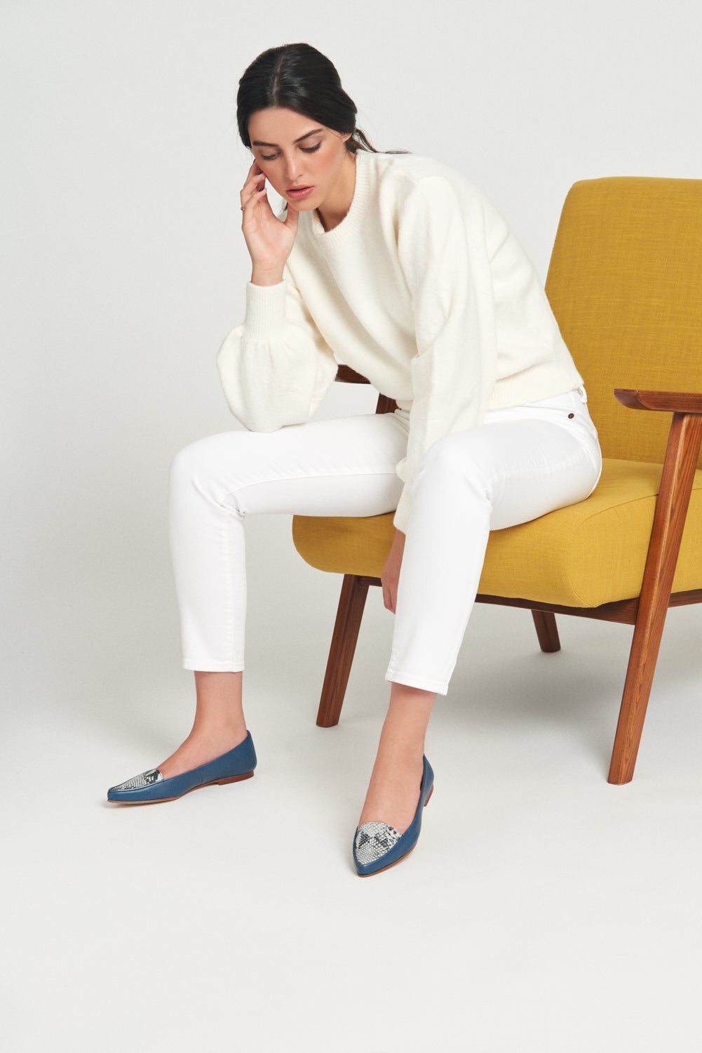 Frambuã es una firma 'handmade' de fabricación 100% española, capitaneada por Rocío González. Este proyecto nació con el propósito de cambiar el concepto del lujo. Para ella, este concepto significa máxima comodidad, calidad en la materia y precio accesible. Los mocasines y las bailarinas son uno de sus puntos fuertes y, según la experta Ana Vijandi, «tienen un toque elegante y afrancesado irresistible. Cualquiera de sus diseños puede valer para el día a día o para ir a una boda o a un evento arreglado». En Getxo estarán a la venta las propuestas de 'Malvo', su última colección, que está marcada por los tonos otoñales, las mezclas de texturas y unos colores que llegan cargados de fuerza y energía.