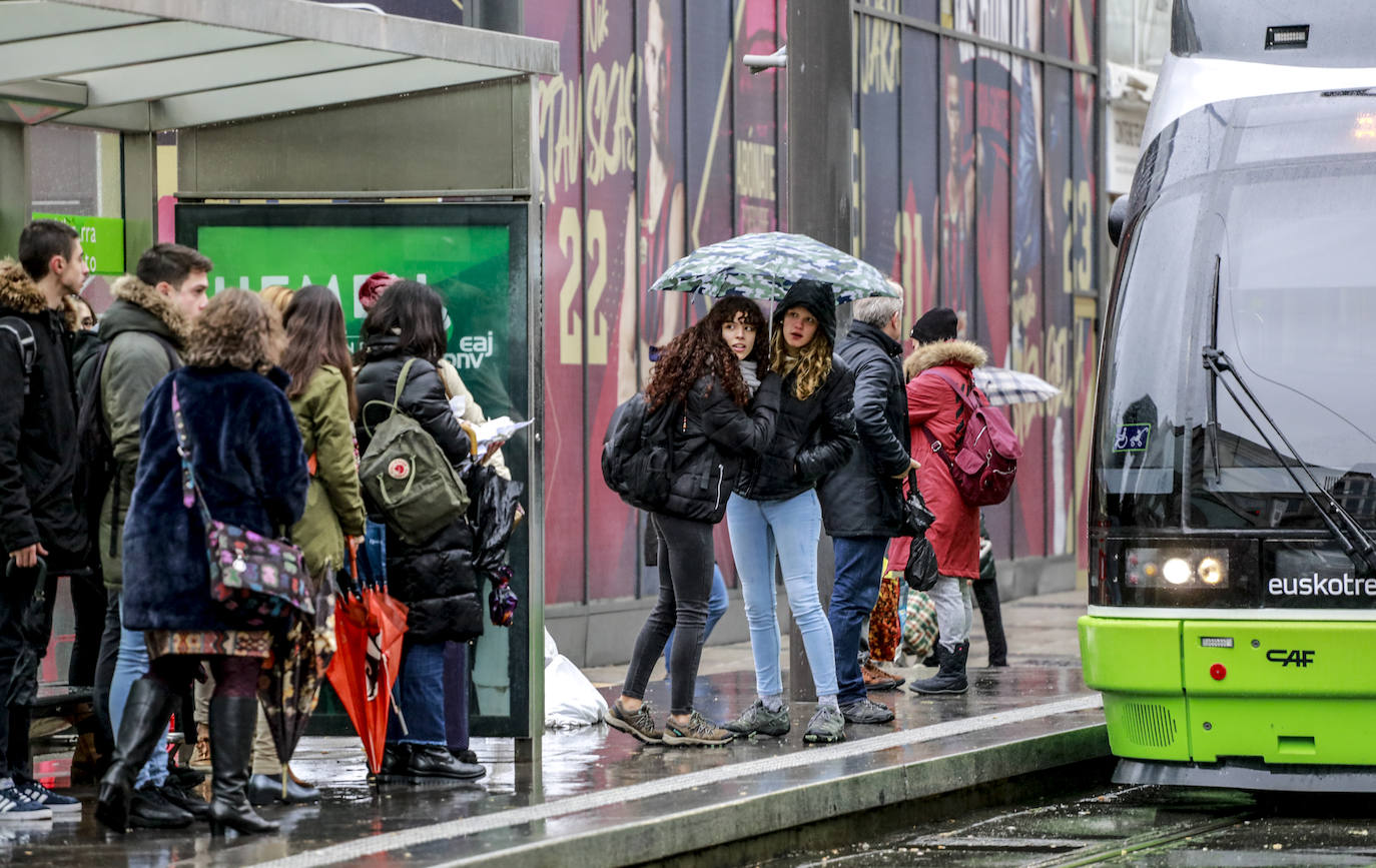 Fotos: Primeras nieves y persistentes lluvias en Álava