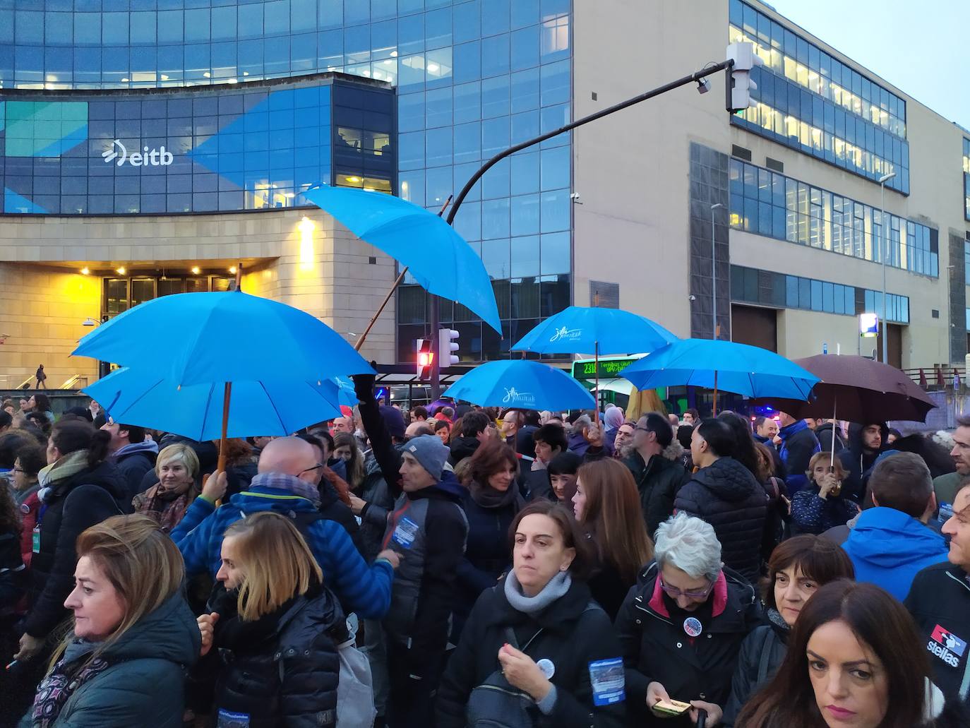 Fotos: Manifestación de los profesores de la concertada desde San Mamés