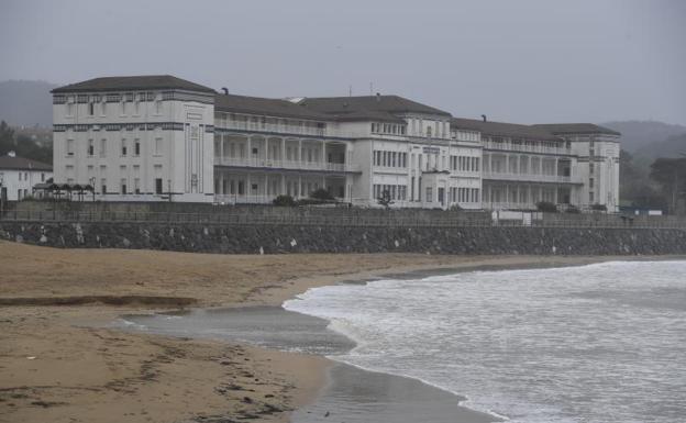 El hospital de Gorliz está muy expuesto al viento y las lluvias. 