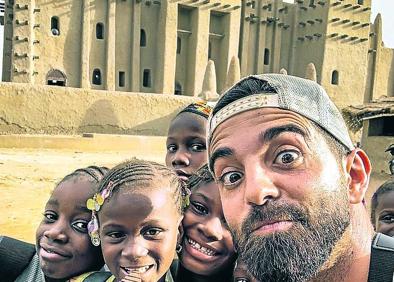 Imagen secundaria 1 - Samoa. Espectacular piscina natural. Mali. Con niños, en la mezquita de barro de Djenné. Cuba. Paseo a caballo por las plantaciones de tabaco. 