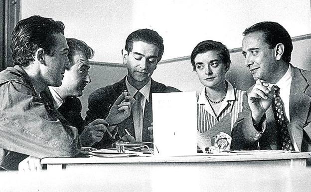 Generación de los 50. Rafael Sánchez Ferlosio, José María de Quinto, Ignacio Aldecoa, Josefina Rodríguez y Alfonso Sastre.