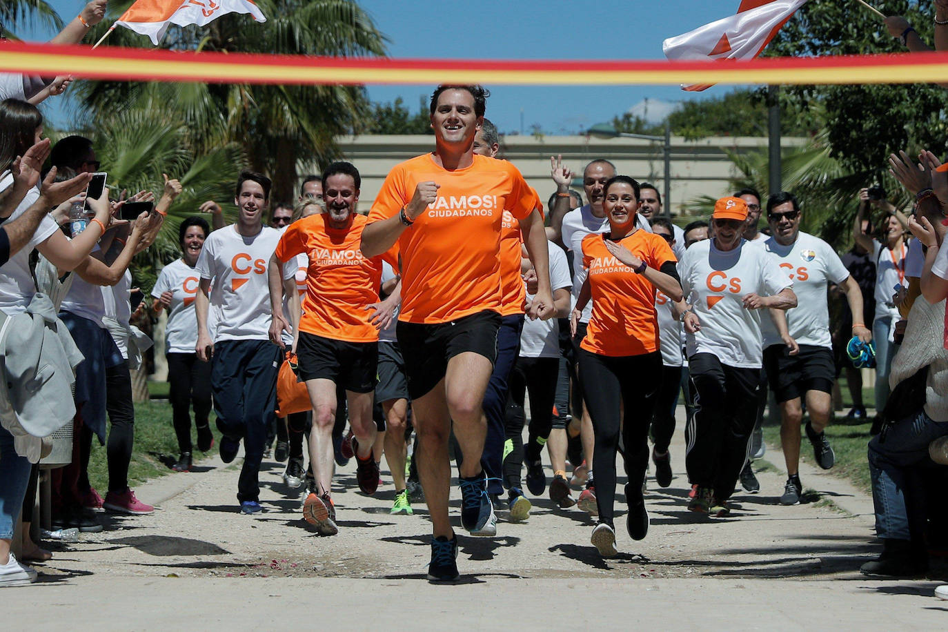 Exnadador, Rivera también se puso las zapatillas de running en la campaña para las elecciones de abril.