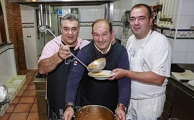 De izquierda a derecha, Juantxu del Olmo, Andoni Gómez 'Tazo' y Seve Ubierna.